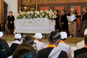 Putra Mahkota Surakarta Gusti Purboyo Nyatakan Diri sebagai Paku Buwono XIV di Hadapan Jenazah PB XIII