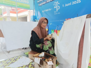 Sri Kartini, Ketua Kelompok Mekaar Jadi Lokomotif Pemberdayaan Di Kampung Madani PNM