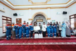 Kilang Cilacap Salurkan 9.000 Takjil untuk Warga Ring 1