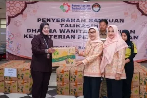 Semarak Bulan Ramadhan, DWP Kemenperin Serahkan 1.030 Paket Tali Kasih Ramadhan