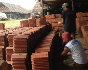 Dari Tanah Liat ke Harapan: Kisah Hena Gian Hermana Mengangkat Usaha Genteng Bersama BRI