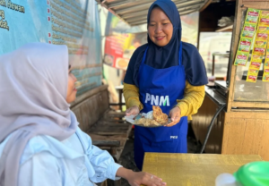 Holding Ultra Mikro Terbukti Tingkatkan Kesejahteraan, Perempuan Ini Sukses Kembangkan Usaha Rumahan hingga Jadi Andalan Transaksi Warga melalui BRILink Agen