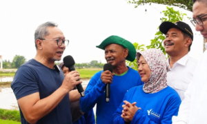 MENKO PANGAN PASTIKAN PUPUK BERSUBSIDI TERDISTRIBUSI HINGGA UJUNG BARAT INDONESIA
