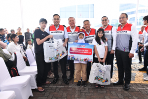 Secercah Asa Jelang Tahun Ajaran Baru, Pertamina Salurkan Ribuan Seragam Sekolah
