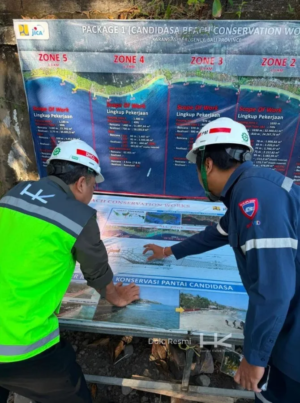 DIREKTUR HUMAN CAPITAL & LEGAL HK TINJAU PROYEK KONSERVASI PANTAI CANDIDASA FASE 2 PAKET I, DORONG PERLINDUNGAN PESISIR DAN PARIWISATA BERKELANJUTAN