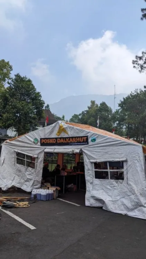 BBTNGGP Mendirikan Posko Dalkarhut dan Dapur Umum untuk Pemadaman Kebakaran Gunung Gede