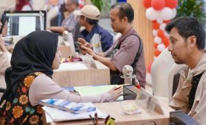 Di Tengah Kesibukan, Warga Manfaatkan PELATARAN untuk Urusan Pertanahan saat Akhir Pekan
