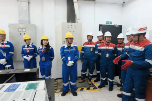 Peserta ‘Touring to Mandalika’ Lihat Proses Produksi dan Uji Kualitas BBM di Kilang Balongan