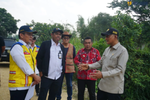 Tindaklanjuti Arahan Presiden Prabowo, Menteri PU Percepat Penanganan Jalan Perbatasan di Kalimantan